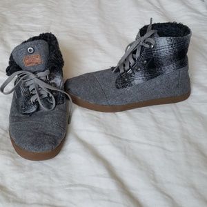 Toms shearling lined high tops